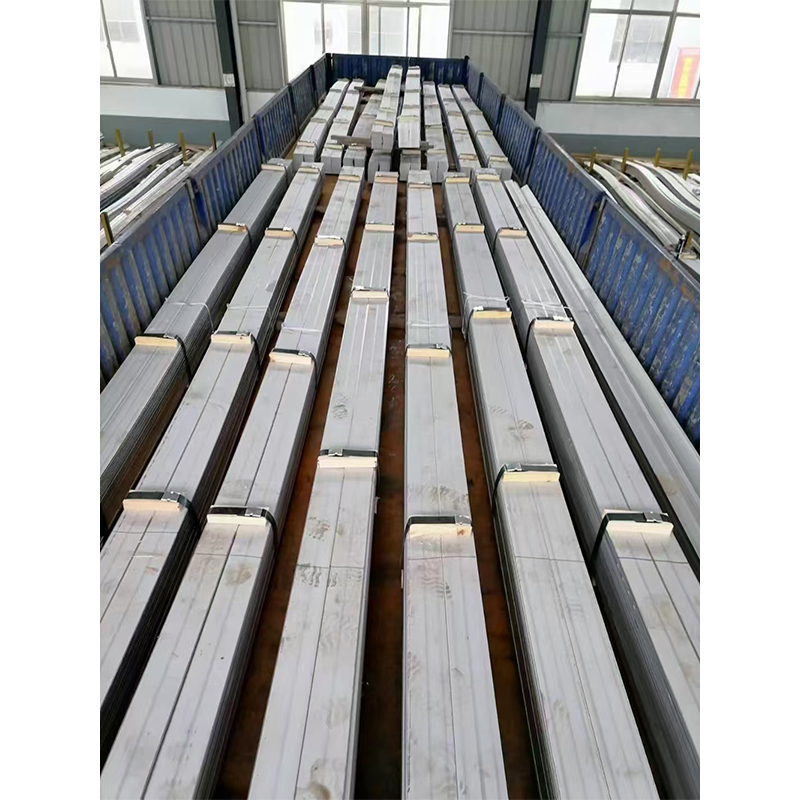 What are the main physical and mechanical properties of stainless steel flat bar?